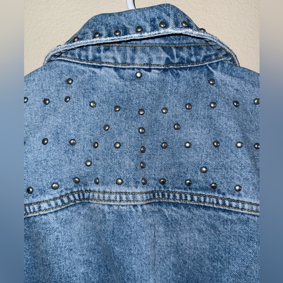 Free People Studded & Slight Distressing Denim Jean Jacket‎ size Small - Picture 3 of 4